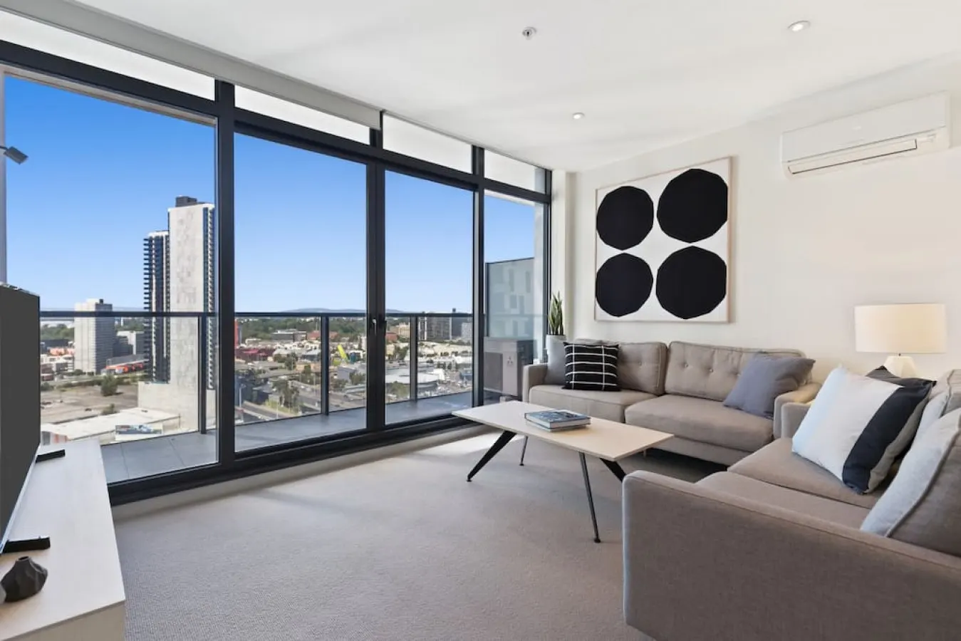 Lexi: 2 Bed, 1 Bath Apartment