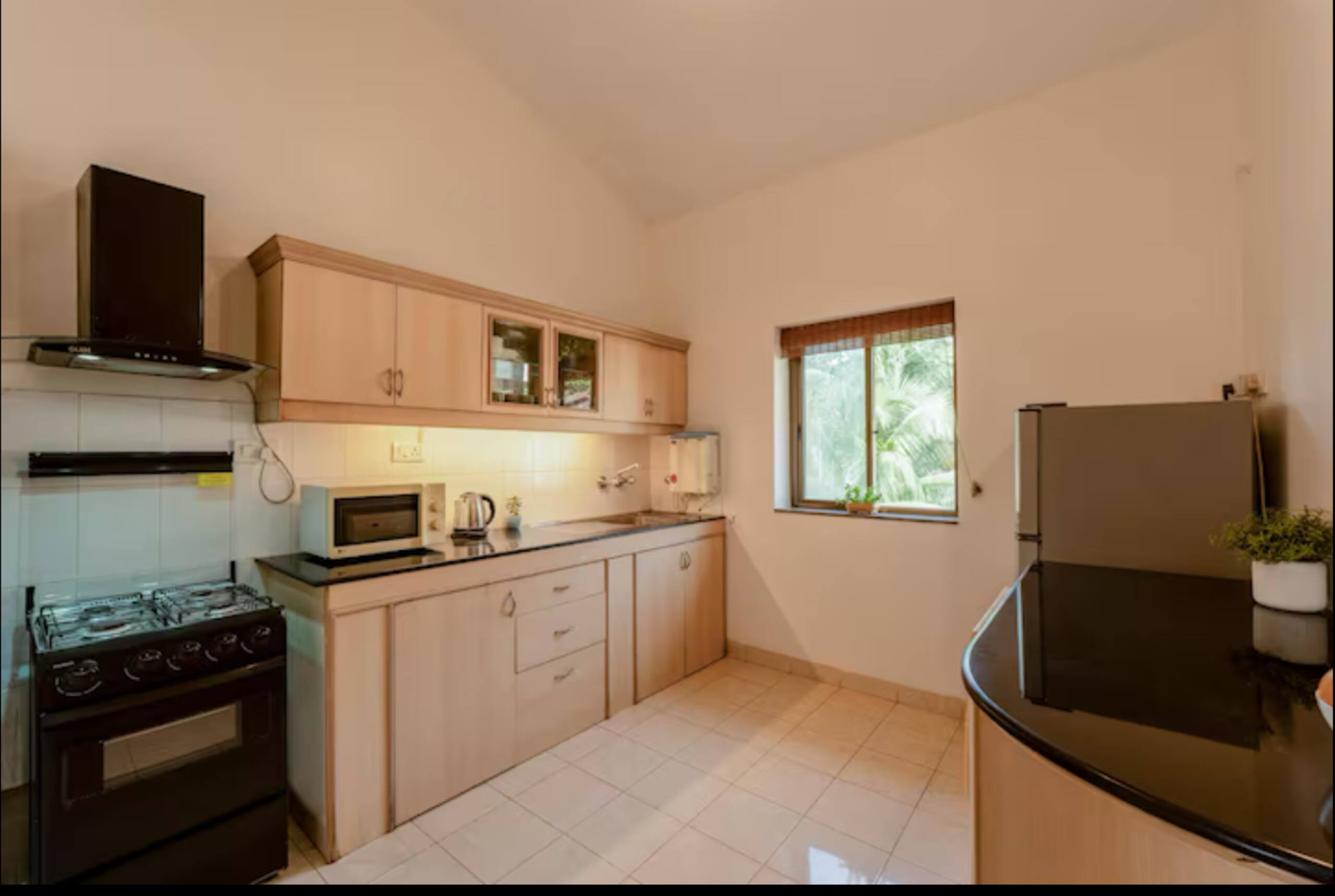 CASA NEST GOA~2bhk-2WC Balcony Pool Beach Wifi 14