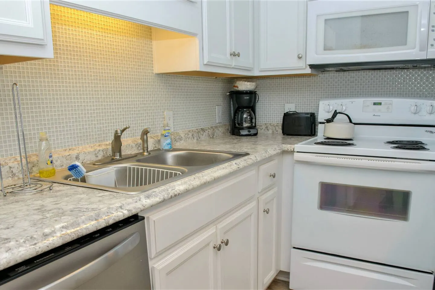 Sunswept 103-Beachfront Condo with amazing views 7