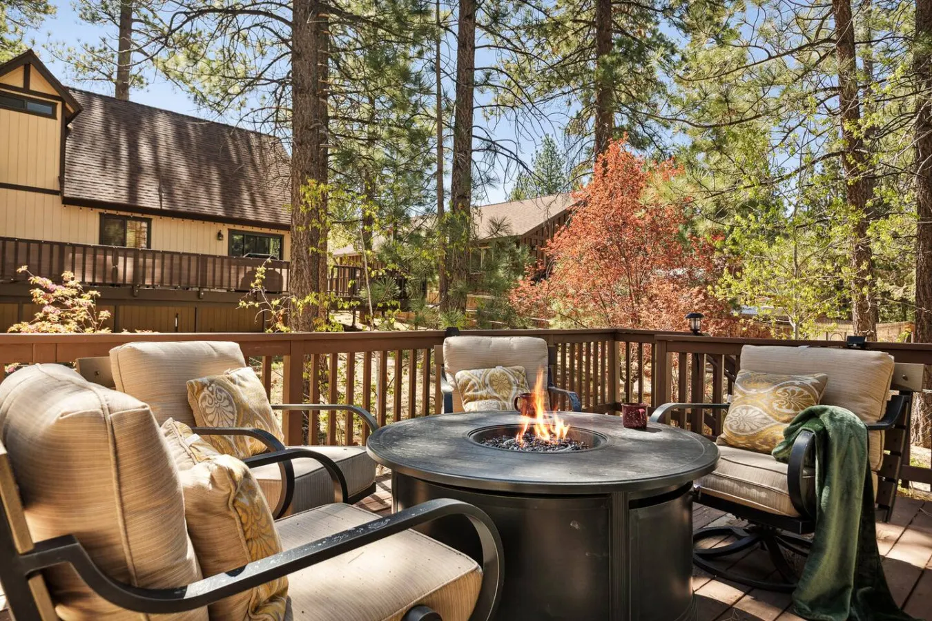 Mellow Mountain Hideaway, Hot Tub and Firepit