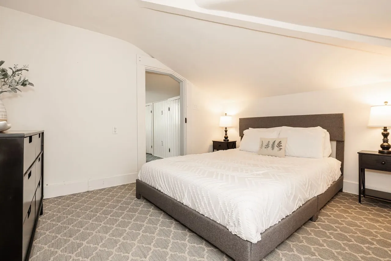 Lux 4BR Townhome City Views Private Balconies 14