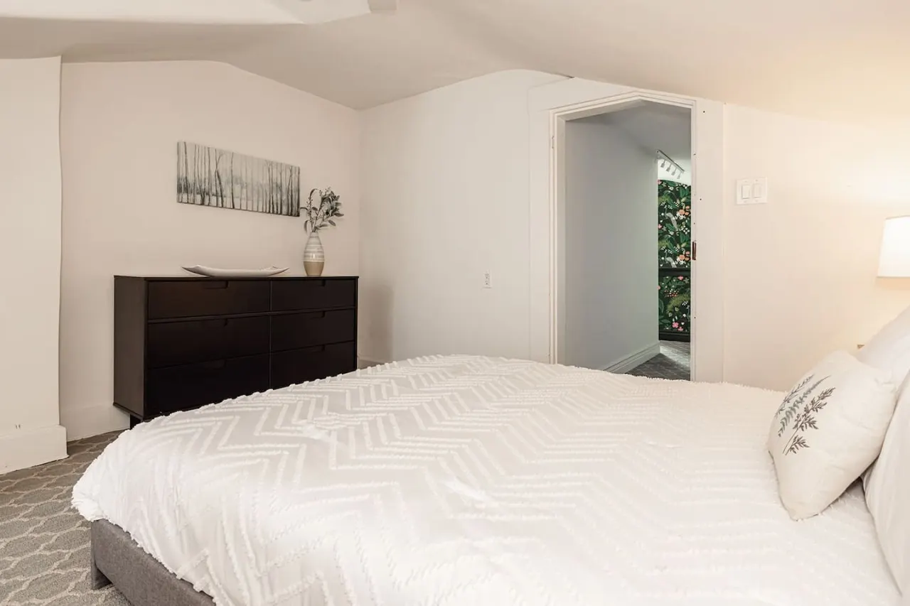 Lux 4BR Townhome City Views Private Balconies 18