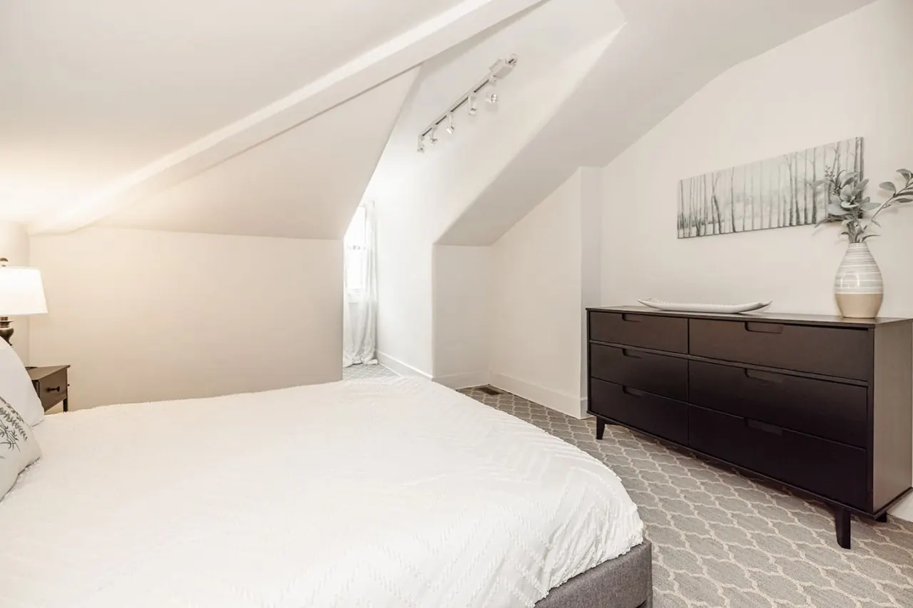 Lux 4BR Townhome City Views Private Balconies 20
