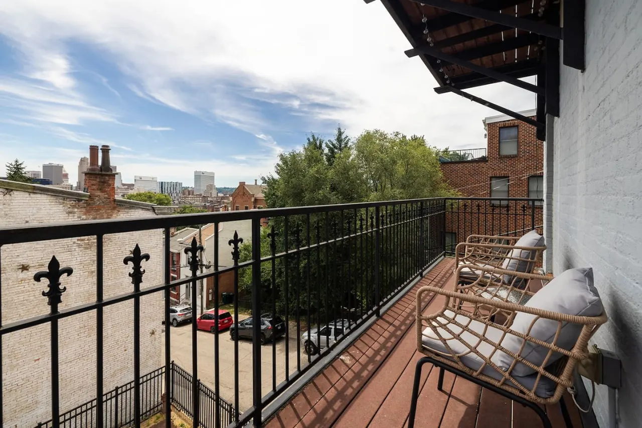 Lux 4BR Townhome City Views Private Balconies 3
