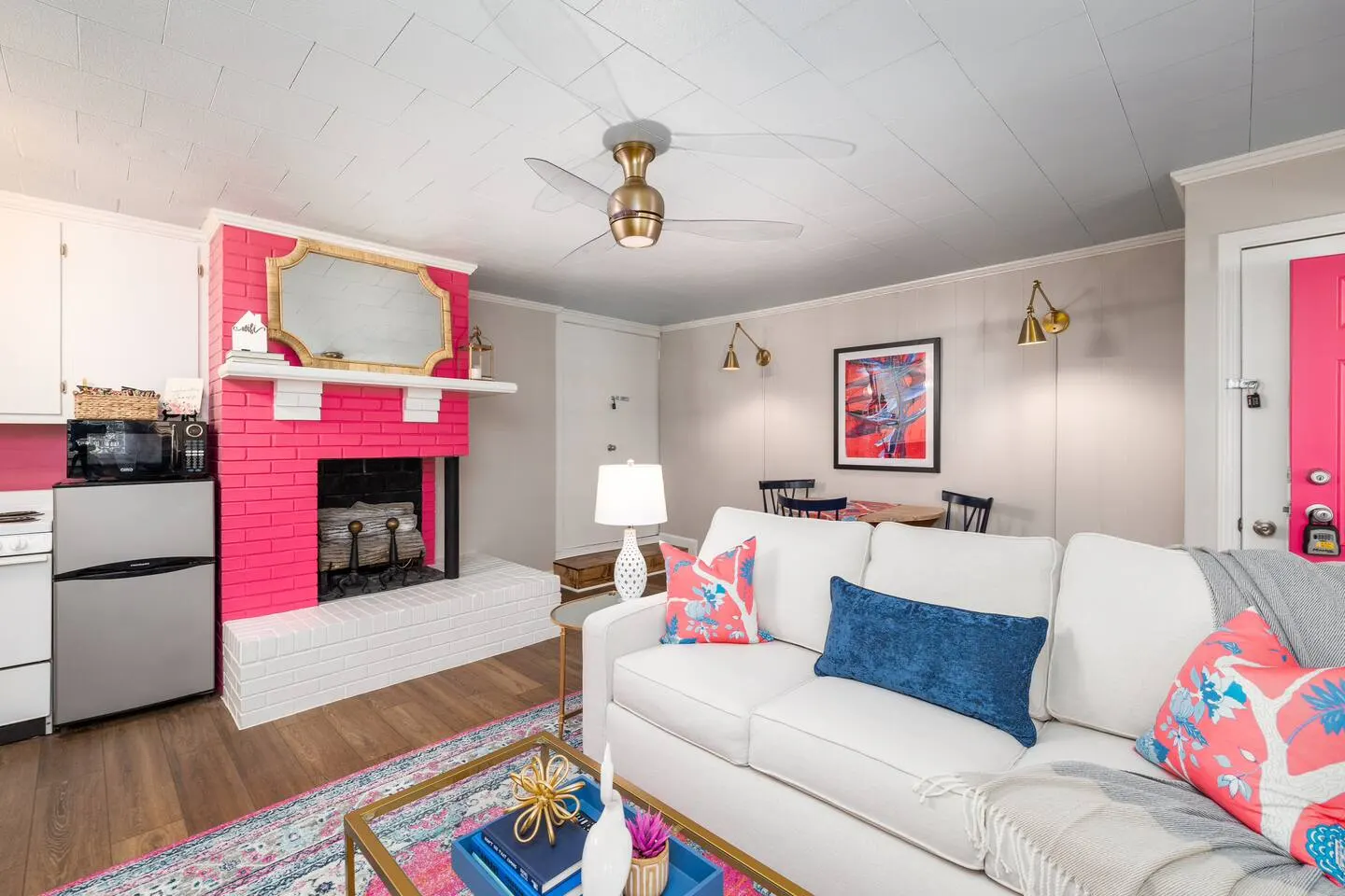 Bright 7BR Retreat in Burlington | Private Creek — foto 2