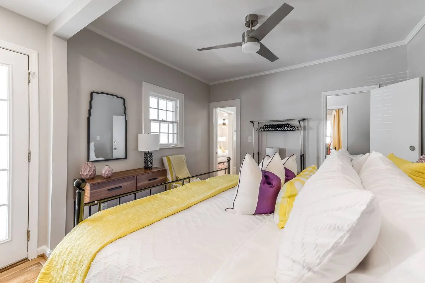 Bright 7BR Retreat in Burlington Private Creek 10