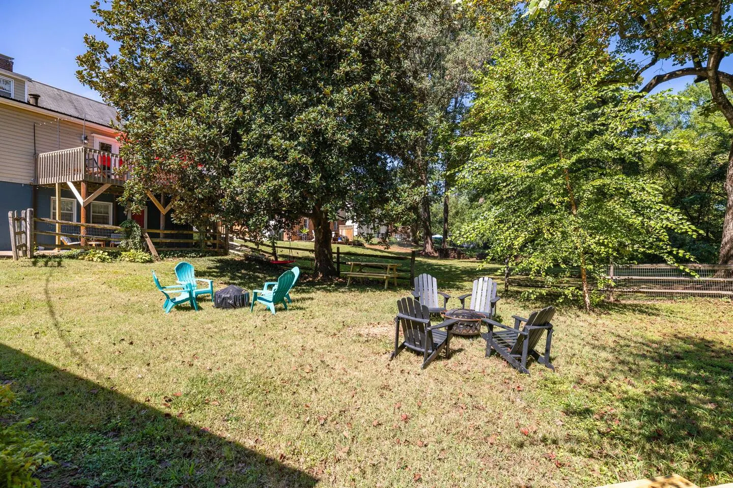 Bright 7BR Retreat in Burlington | Private Creek — foto 5