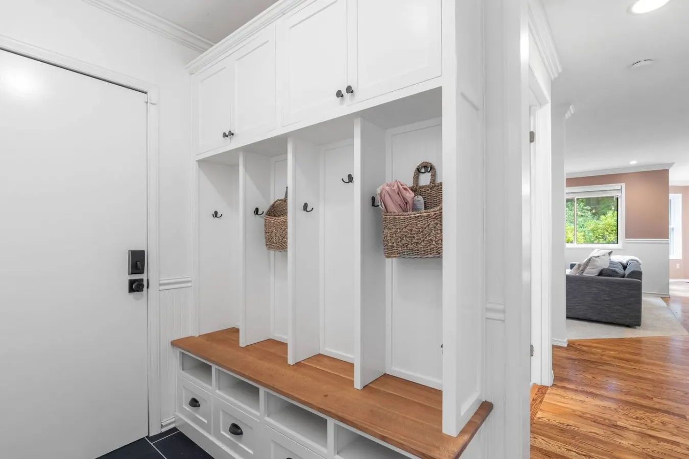 Woodinville 4 Bedroom: Acre Yard, Fire Pit, BBQ 9