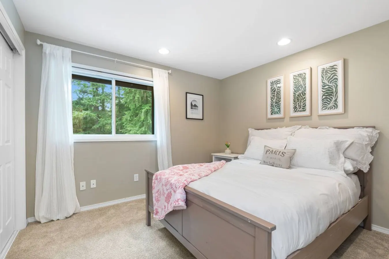 Woodinville 4 Bedroom: Acre Yard, Fire Pit, BBQ 16