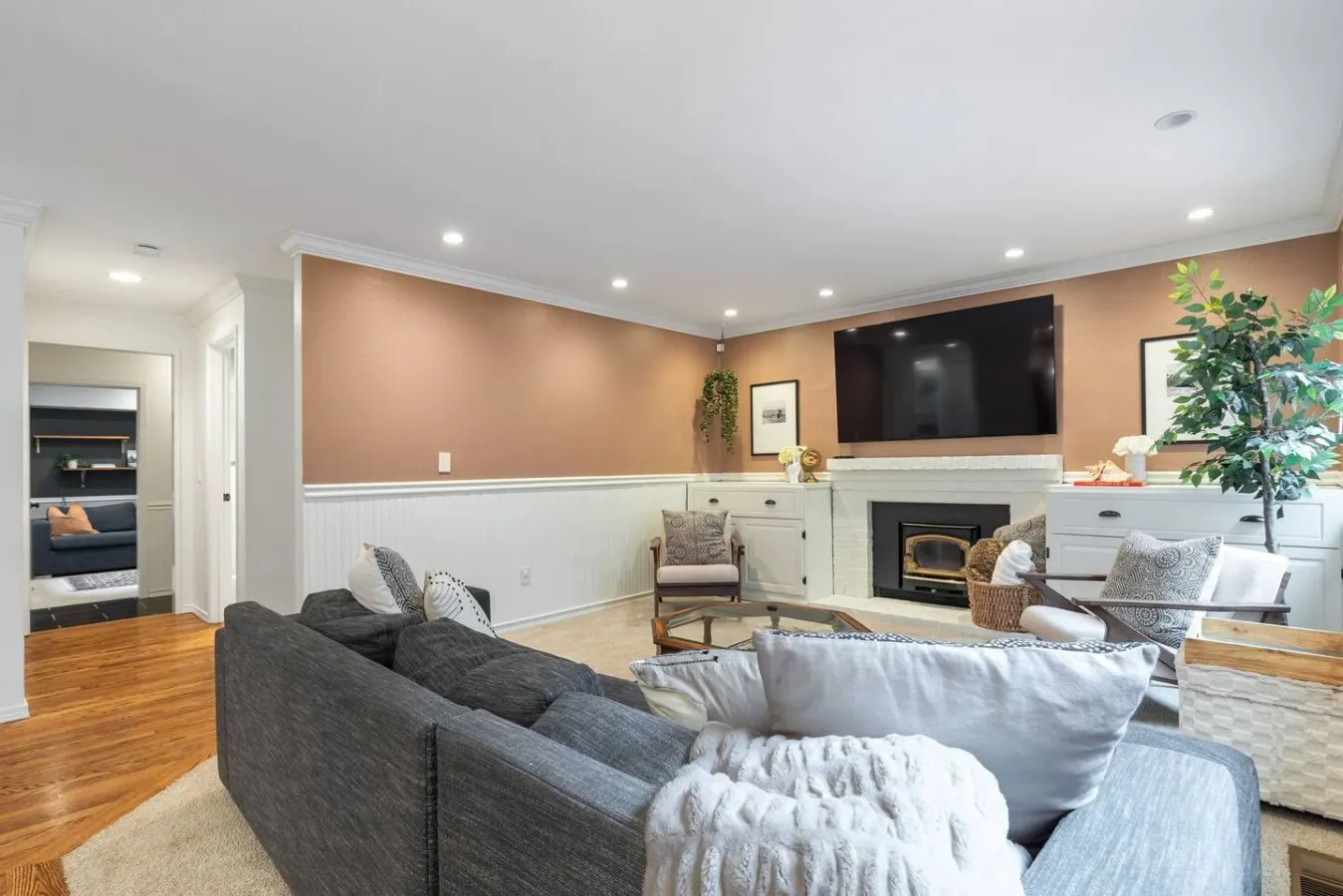 Woodinville 4 Bedroom: Acre Yard, Fire Pit, BBQ 6