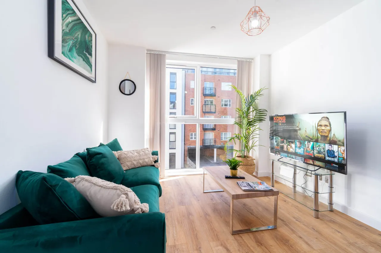 Two Bedroom City Centre Apartment - JQ - Fast WiFi - Netflix 2