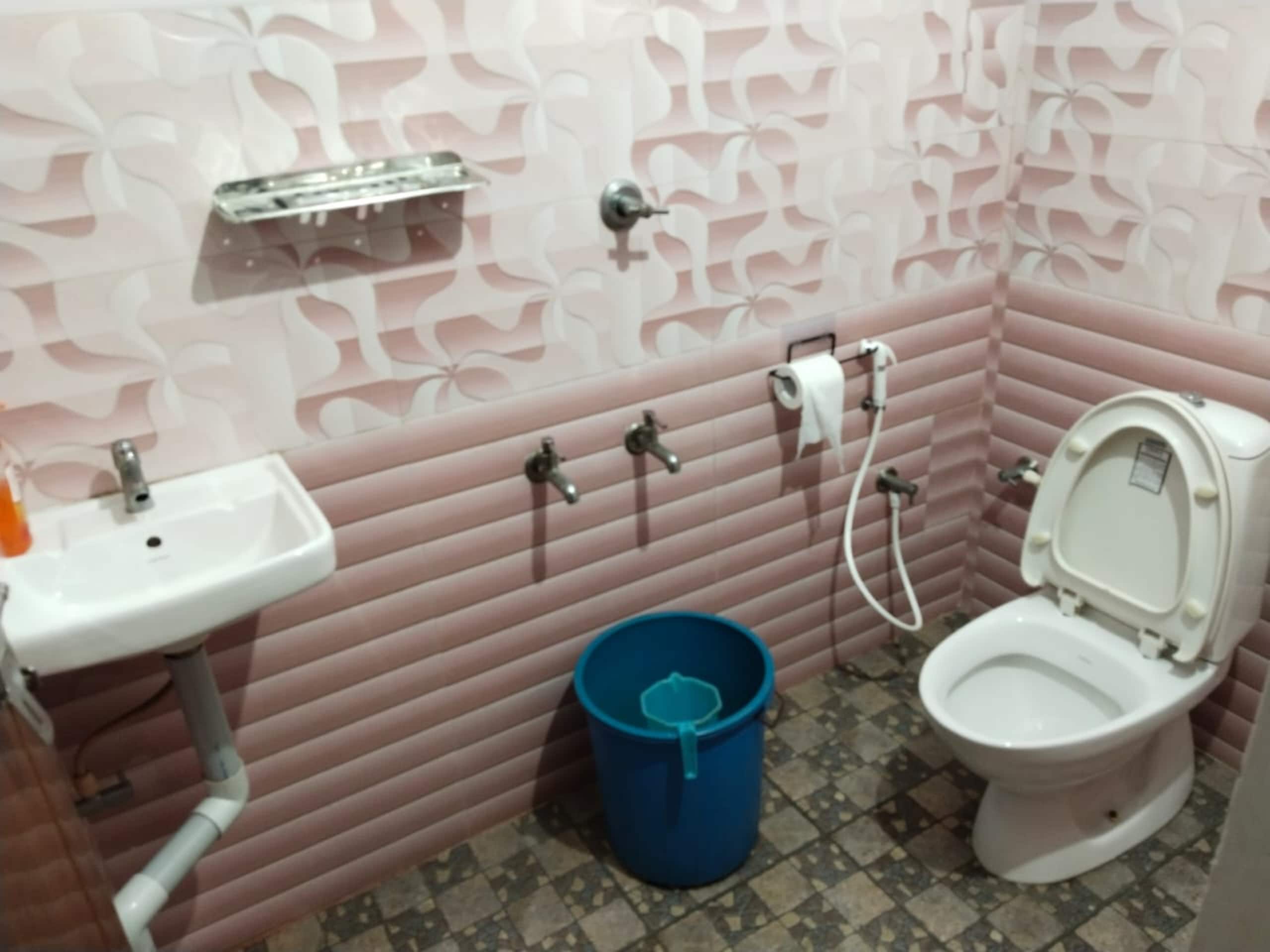 Full AC 4bhk townhouse, 10 mins from airport 17