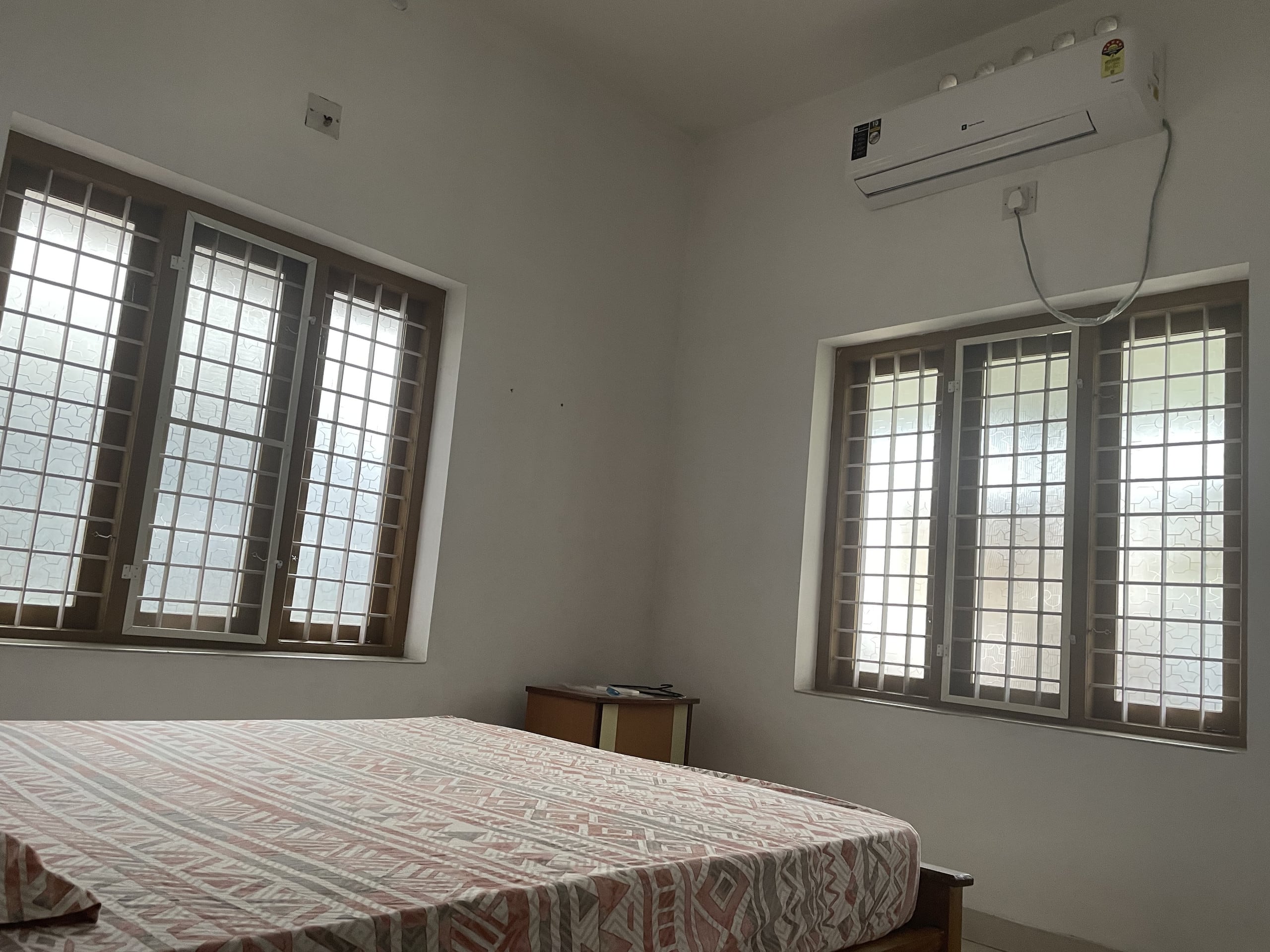 Full AC 4bhk townhouse, 10 mins from airport 13