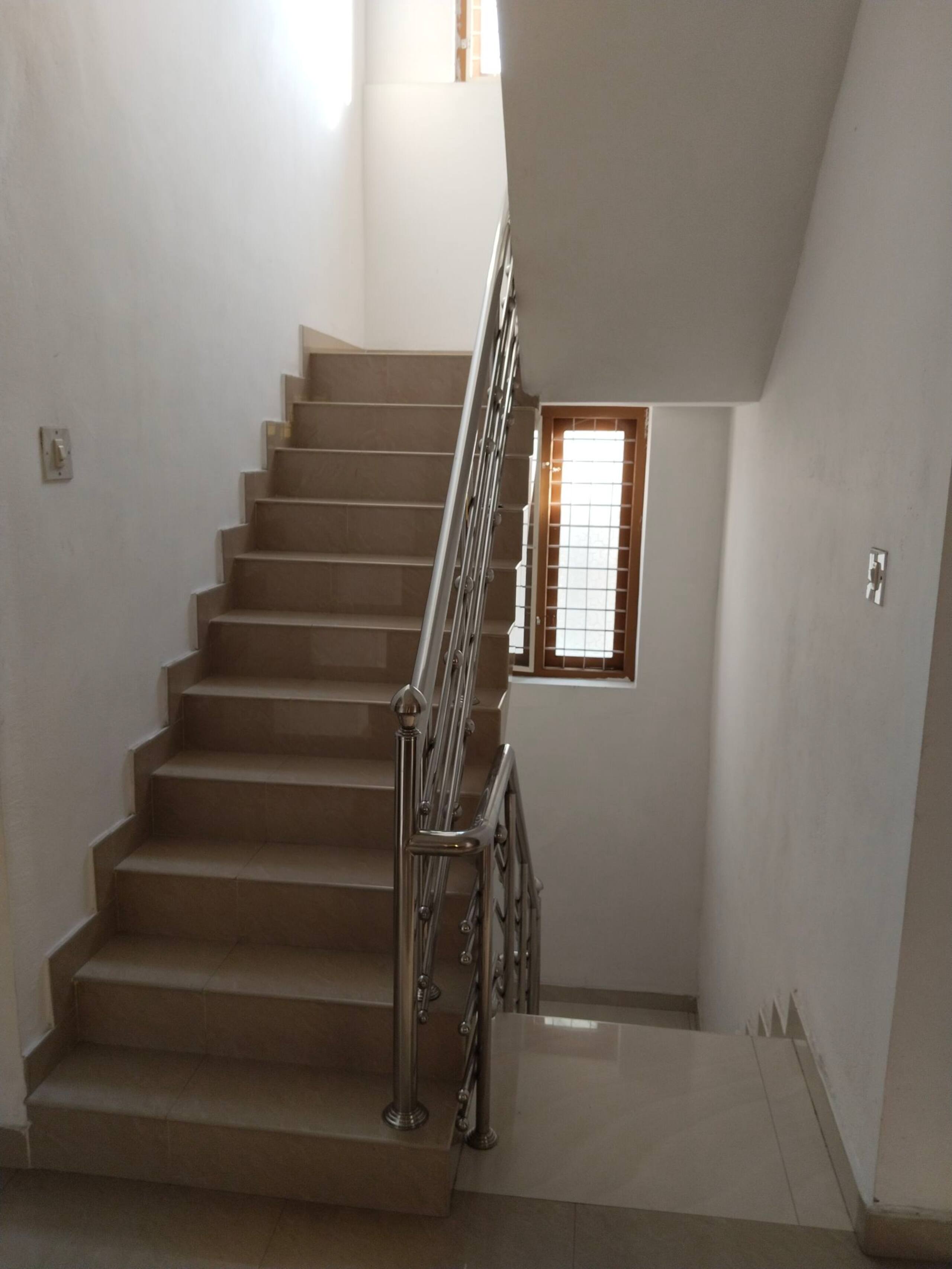 Full AC 4bhk townhouse, 10 mins from airport 37