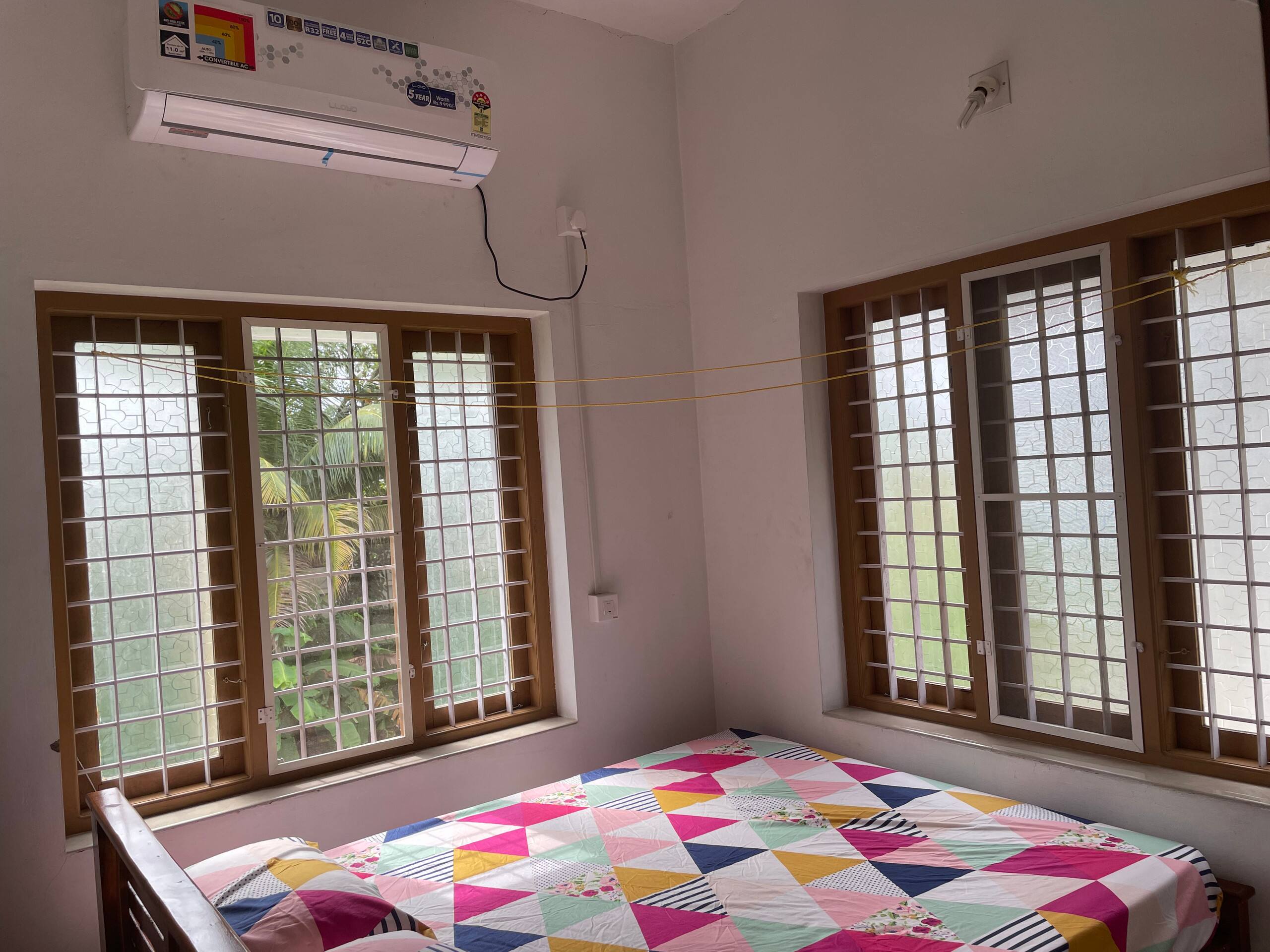 Full AC 4bhk townhouse, 10 mins from airport 15