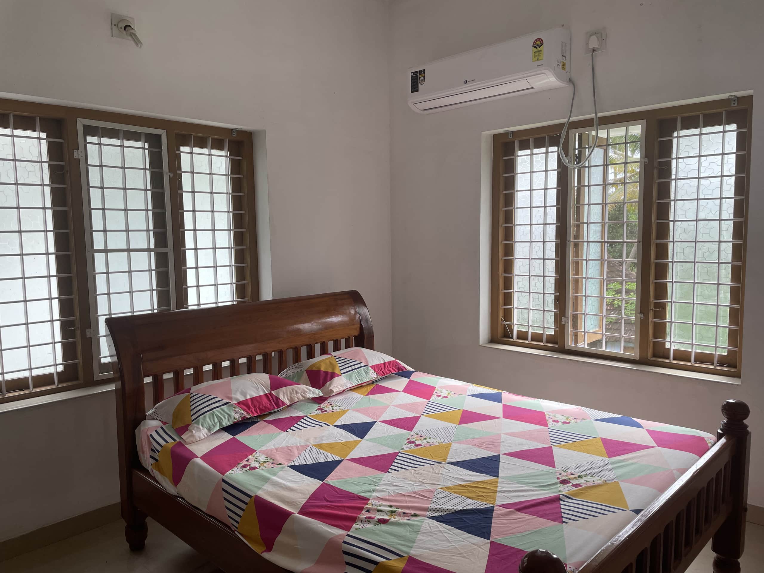 Full AC 4bhk townhouse, 10 mins from airport 14