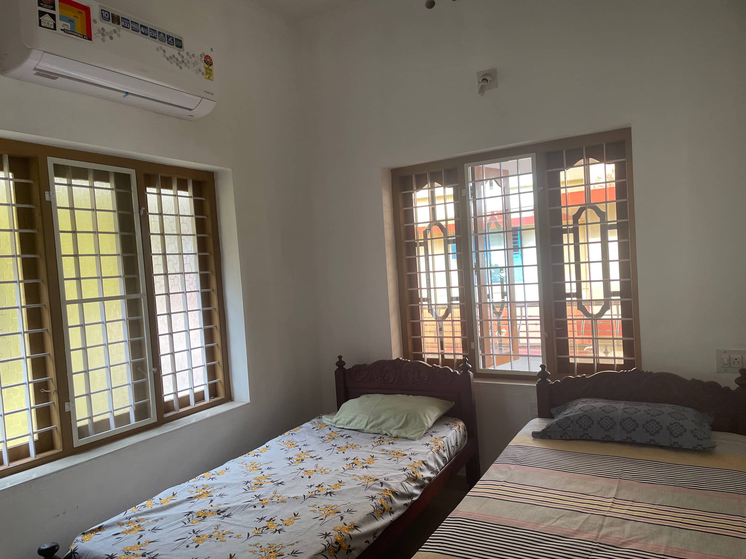 Full AC 4bhk townhouse, 10 mins from airport 16