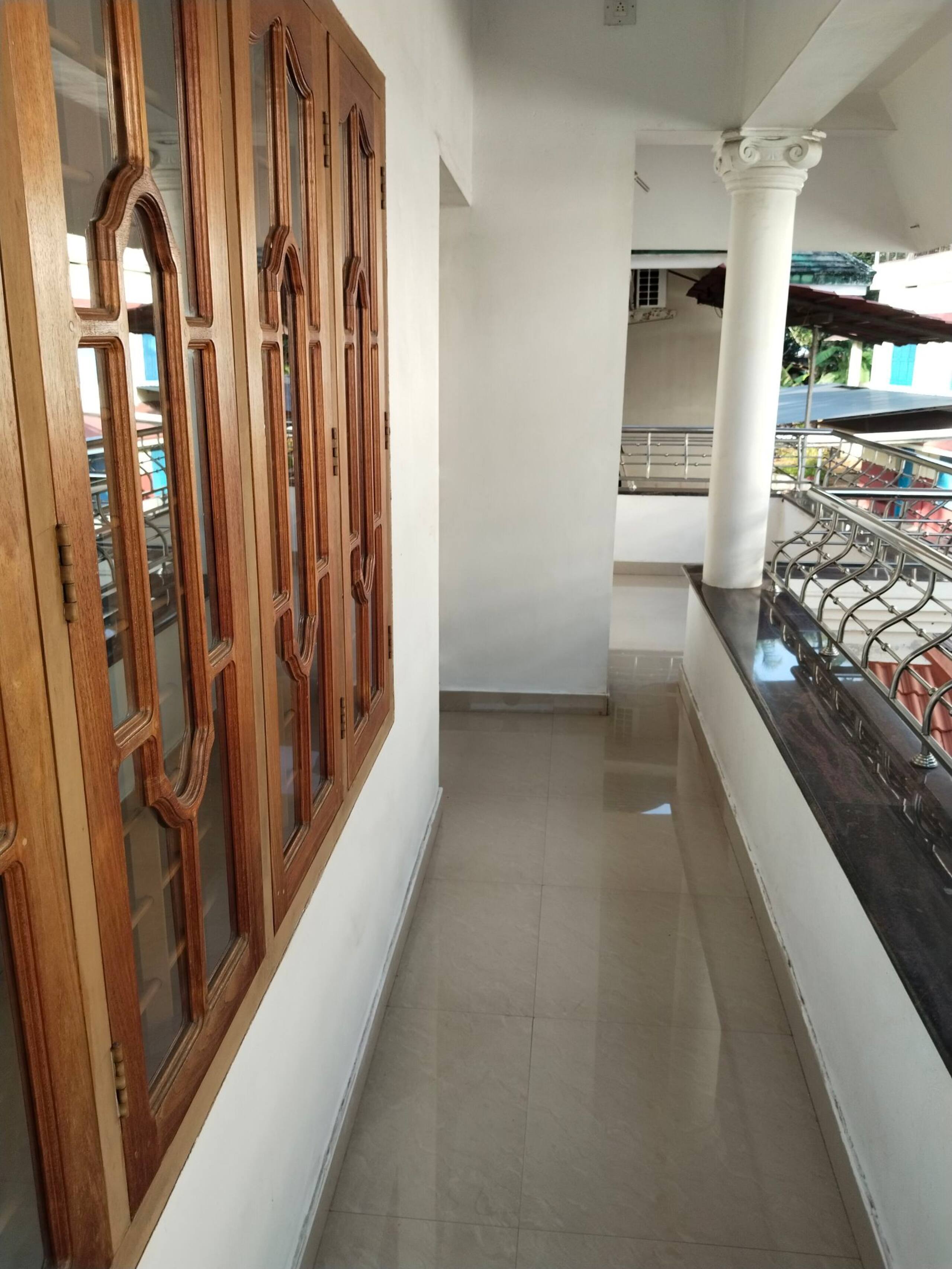 Full AC 4bhk townhouse, 10 mins from airport 24
