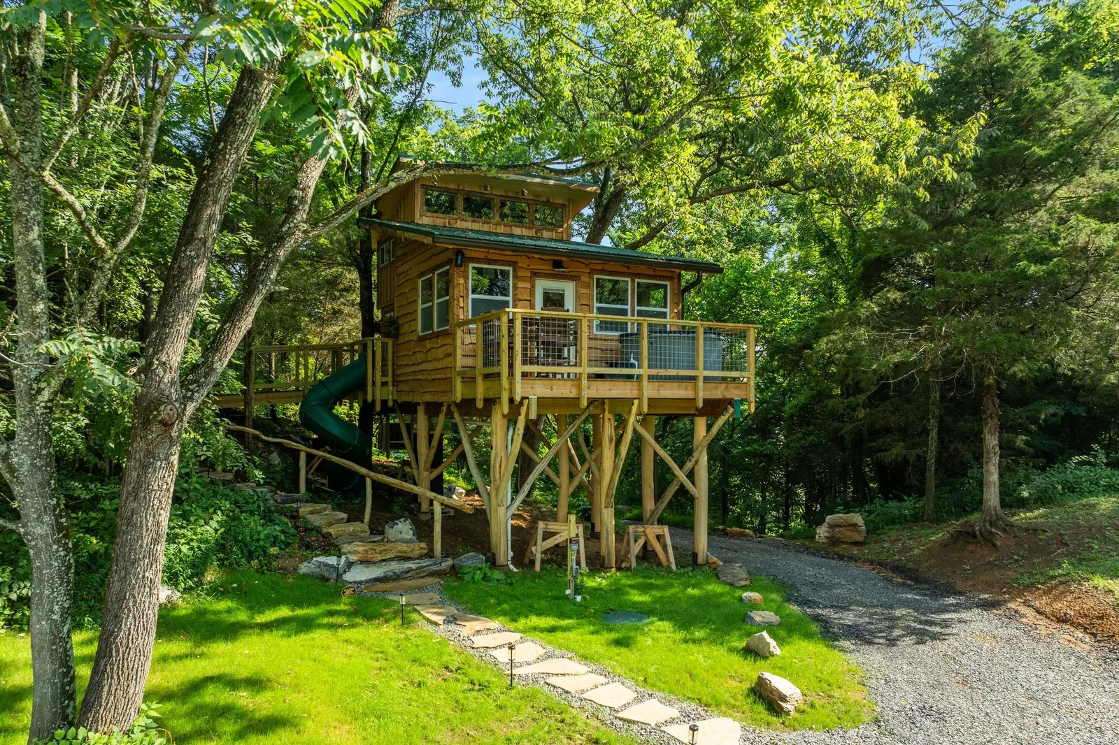 "Treedom", Disc Golf Course+Hot Tub+Arcade+Firepit