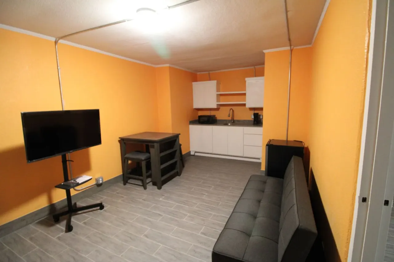 The Arkansas at 1611 Residences 5