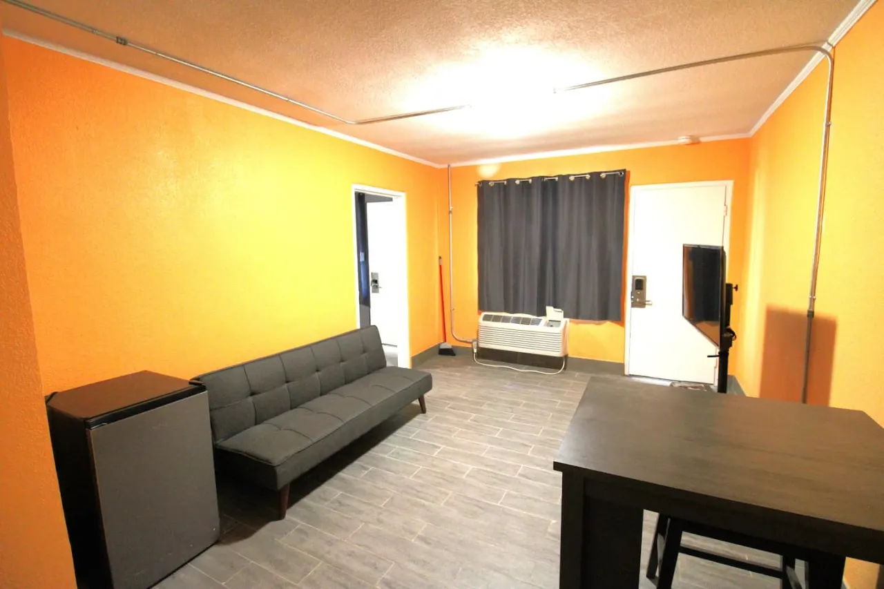 The Arkansas at 1611 Residences 8