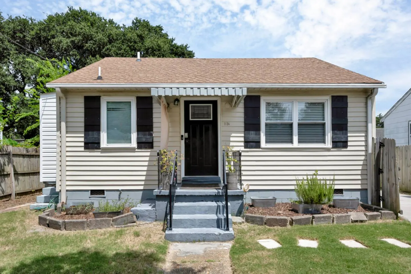 Norfolk Coastal Cottage • Beach + Fenced Yard