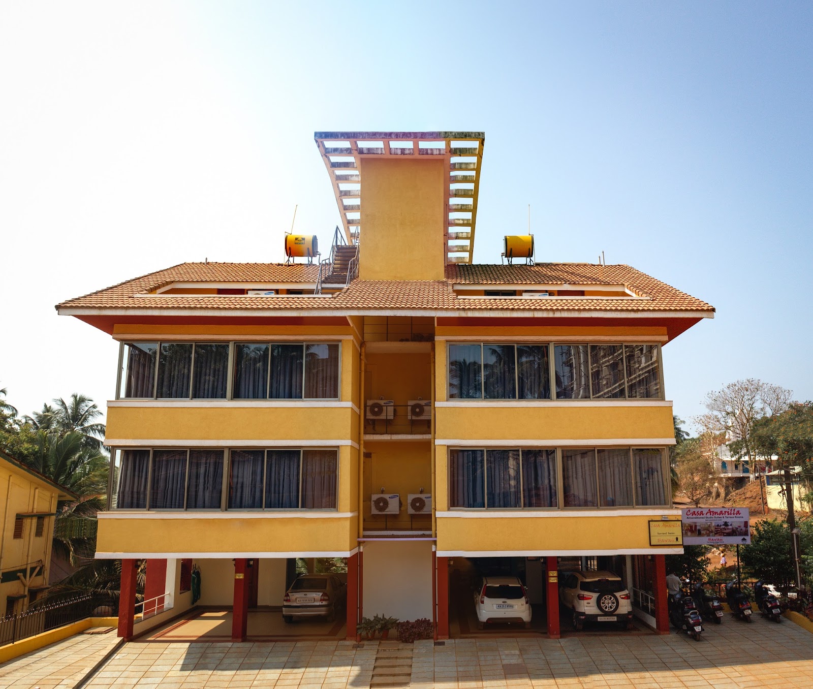 Casa Amarilla Penthouse Dona Paula Goa 1