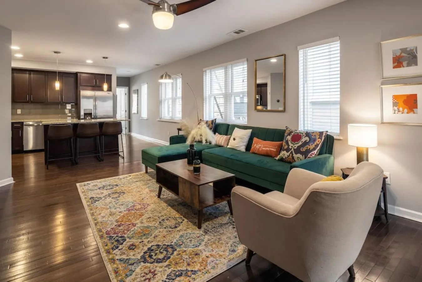Stunning 2BR Apartment Near Downtown 10