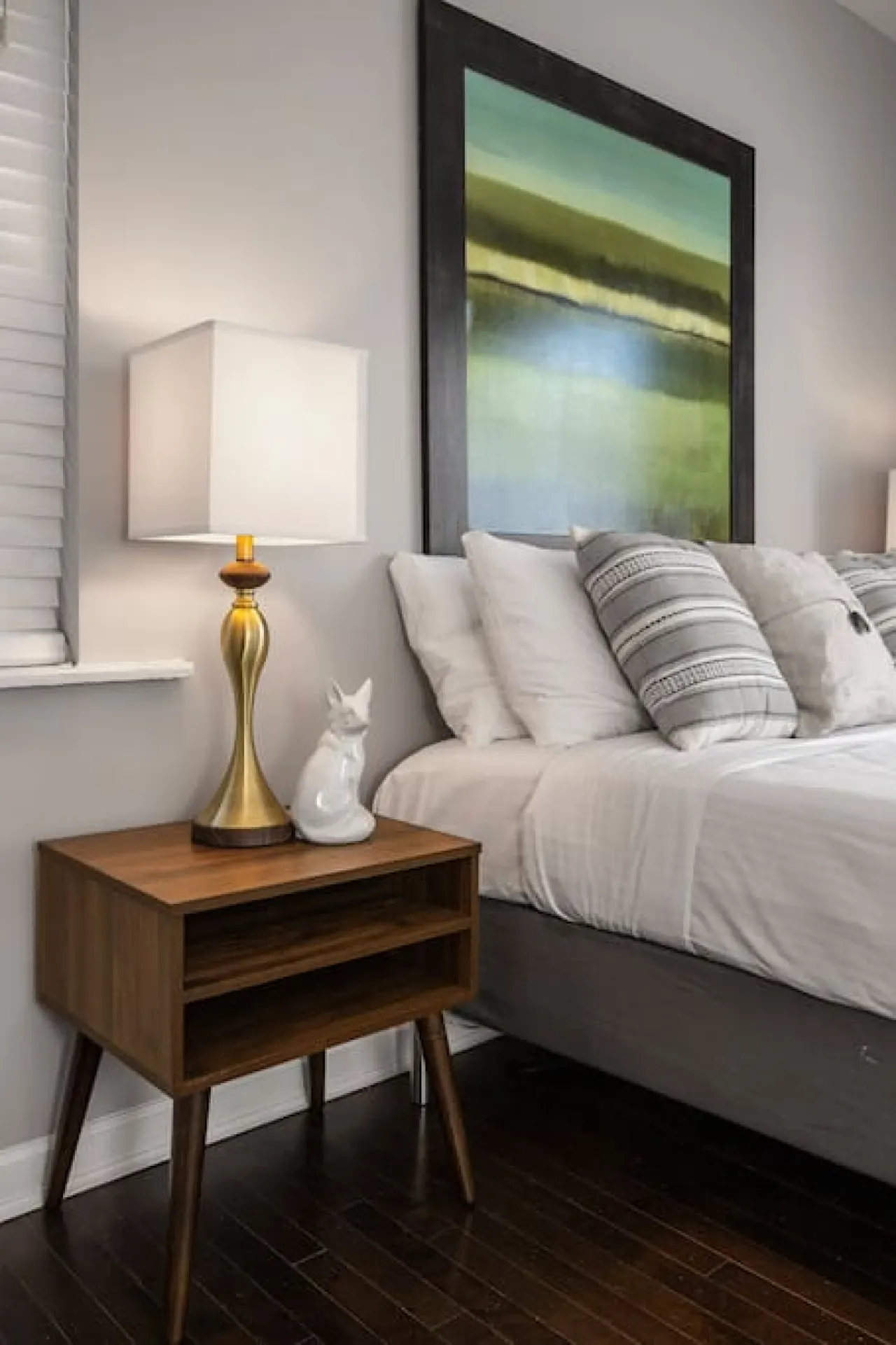 Stunning 2BR Apartment Near Downtown 12