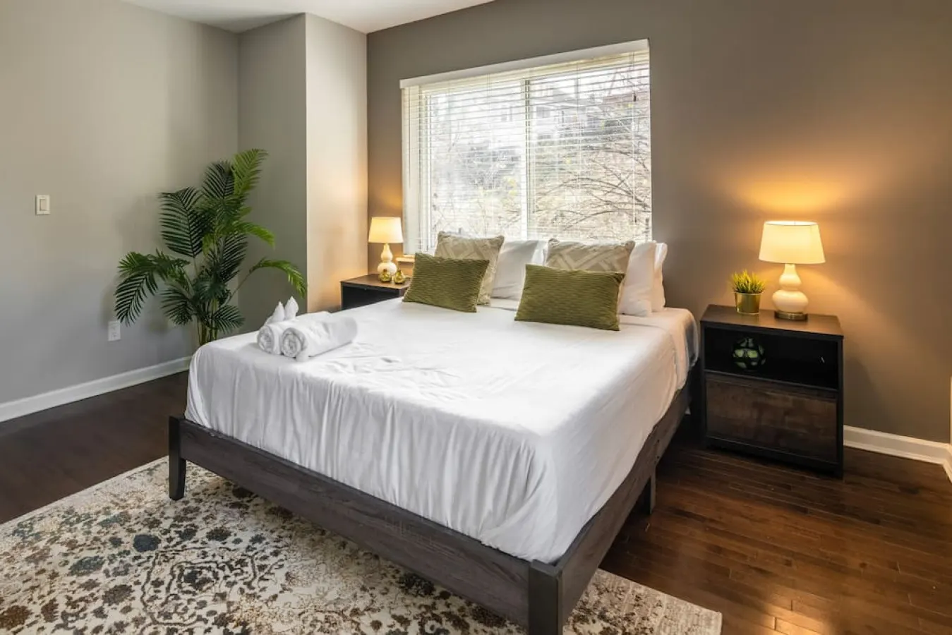 Stunning 2BR Apartment Near Downtown 17