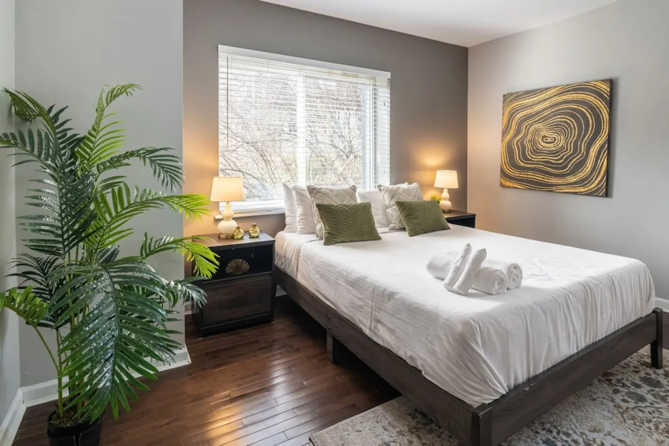Stunning 2BR Apartment Near Downtown 3