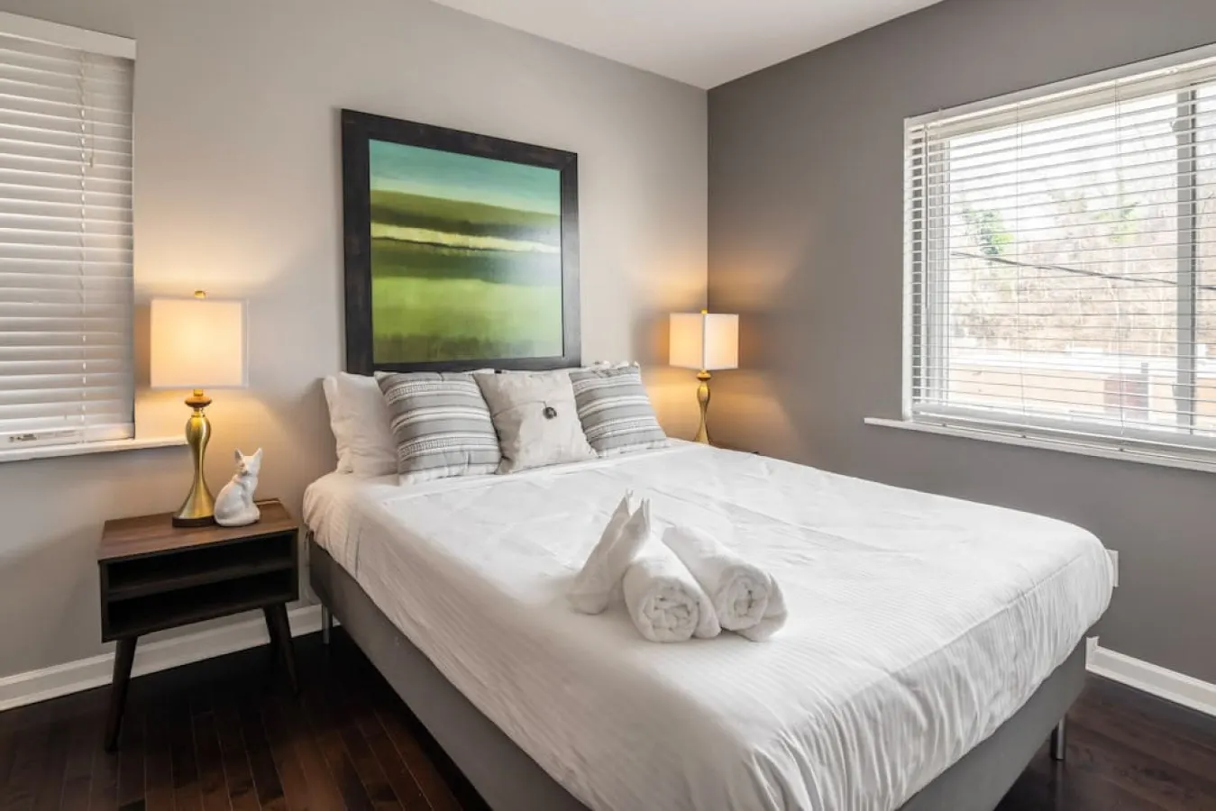 Stunning 2BR Apartment Near Downtown 6