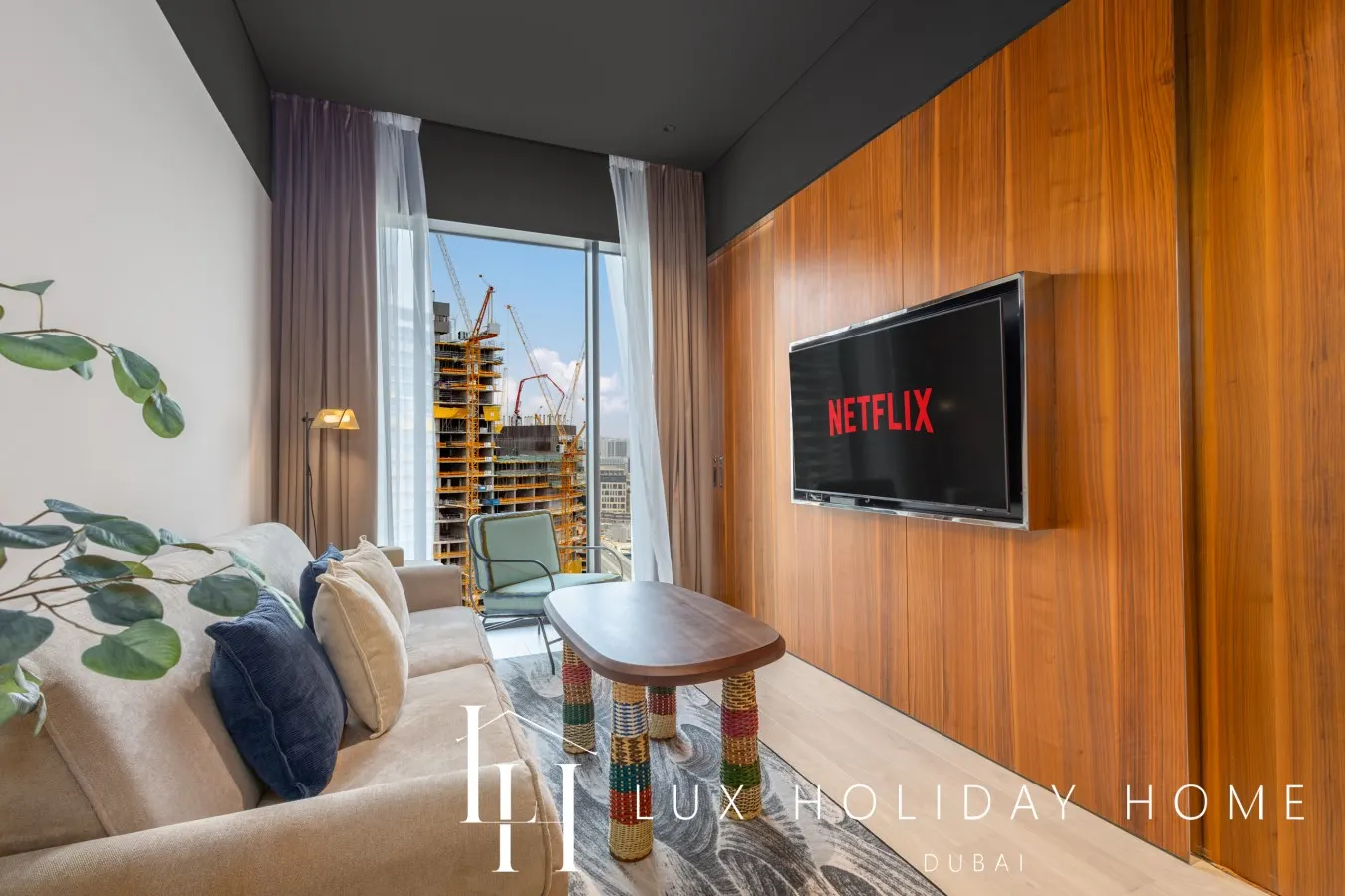 LUX The Five Star Modern Suite 11