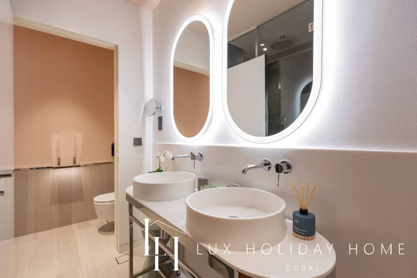 LUX The Five Star Modern Suite 15