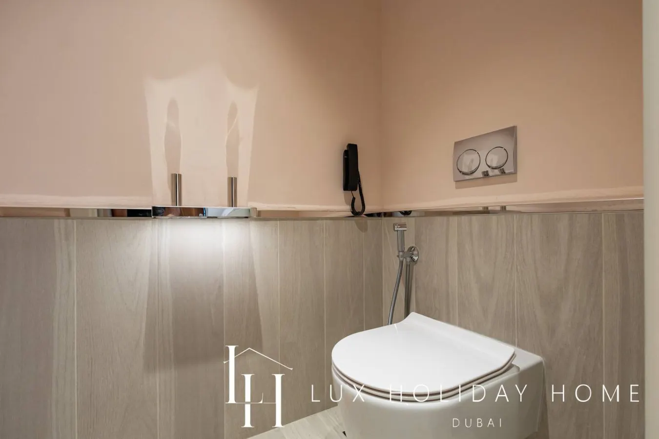 LUX The Five Star Modern Suite 16