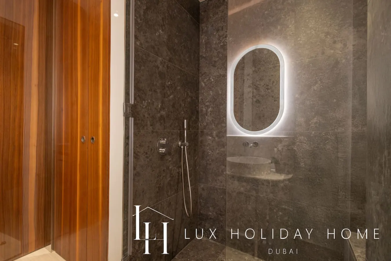 LUX The Five Star Modern Suite 17