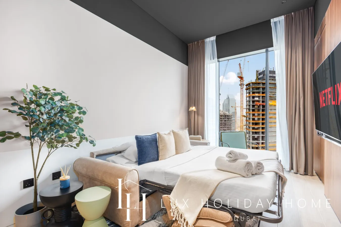 LUX The Five Star Modern Suite 6