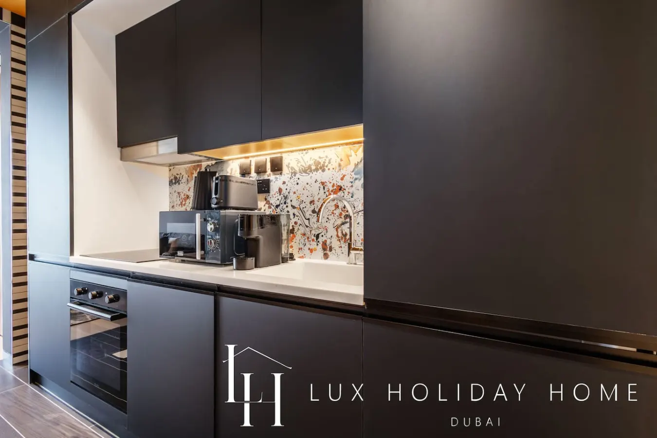 LUX The Five Star Modern Suite 8