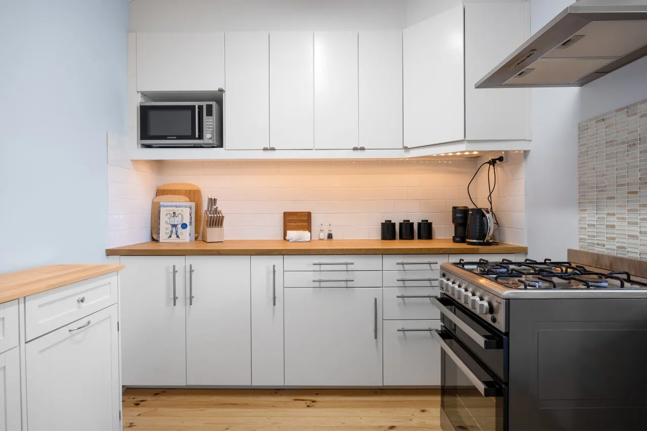 Brighton Breeze Retreat—Idyllic Beachside Stay 15