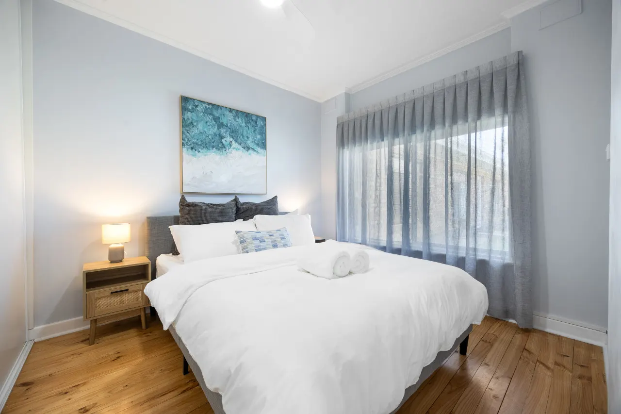 Brighton Breeze Retreat—Idyllic Beachside Stay 16