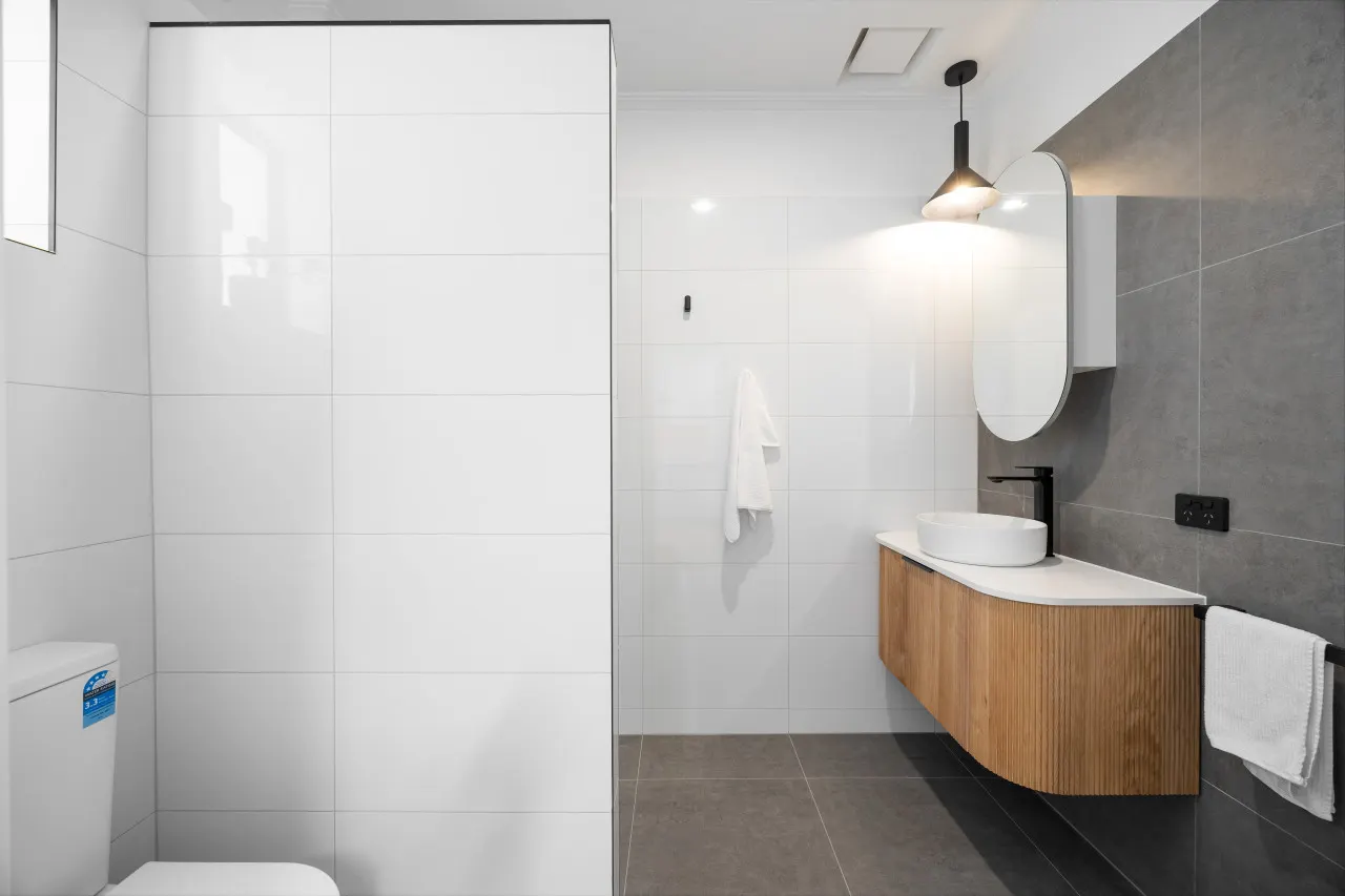 Brighton Breeze Retreat—Idyllic Beachside Stay 18