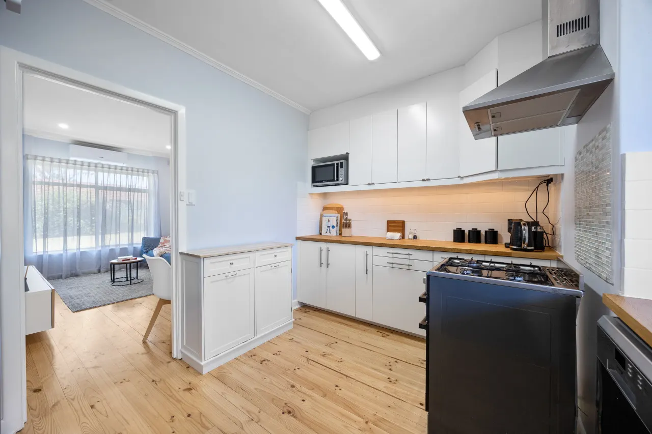 Brighton Breeze Retreat—Idyllic Beachside Stay 3