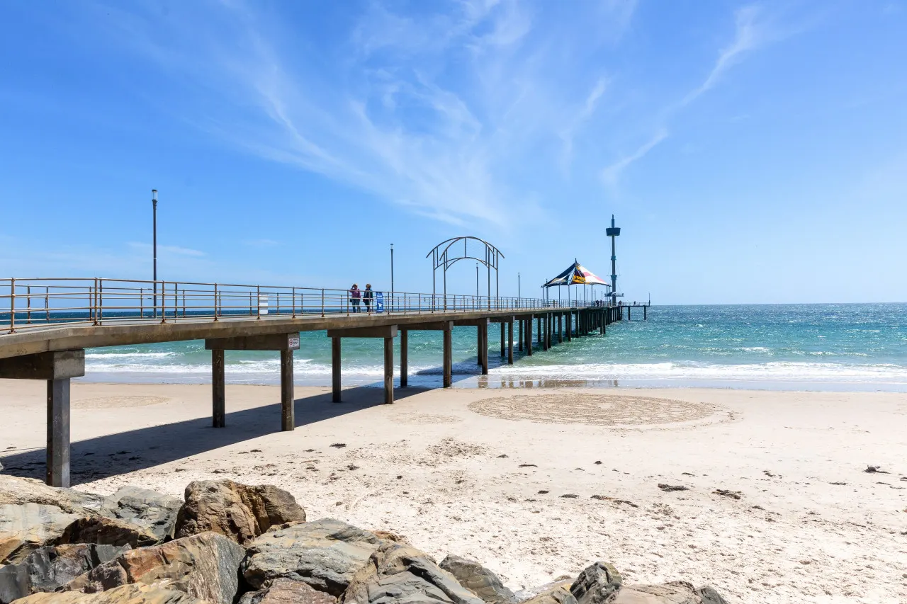 Brighton Breeze Retreat—Idyllic Beachside Stay 4