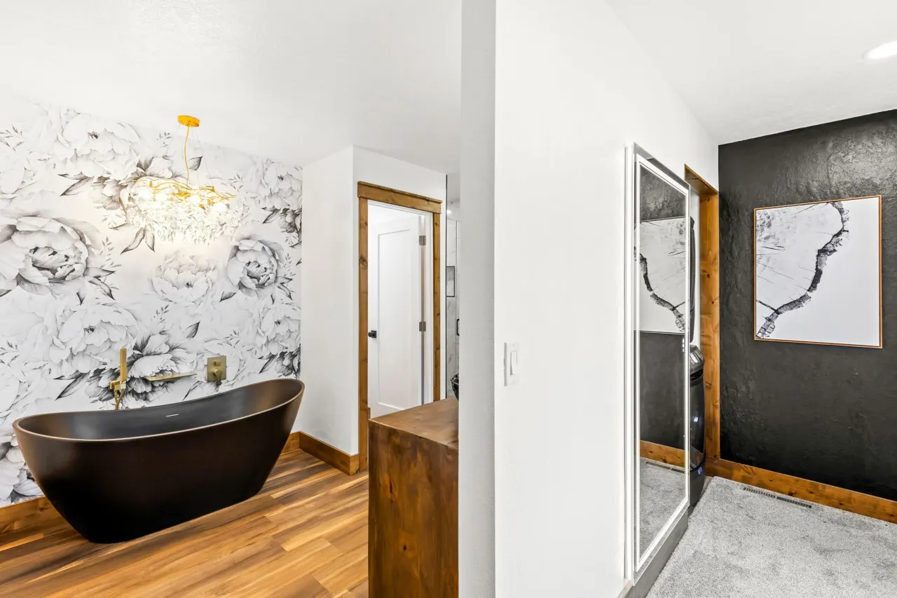 Premier Montana Retreat River + Mountain Views W & R 18