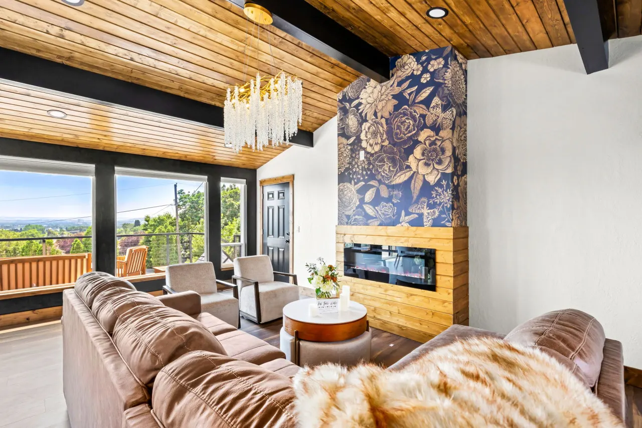 Premier Montana Retreat | River + Mountain Views | W & R — photo 3