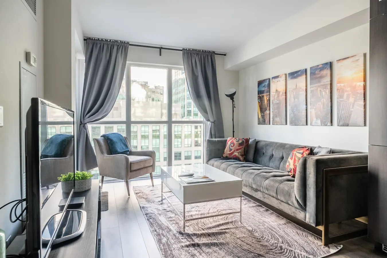 Modern 1BR+Den • Walk Everywhere • Free Parking