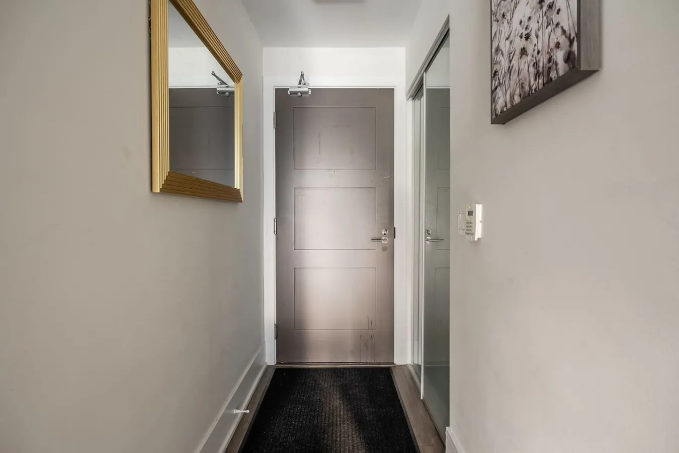 Modern 1BR+Den Walk Everywhere Free Parking 13