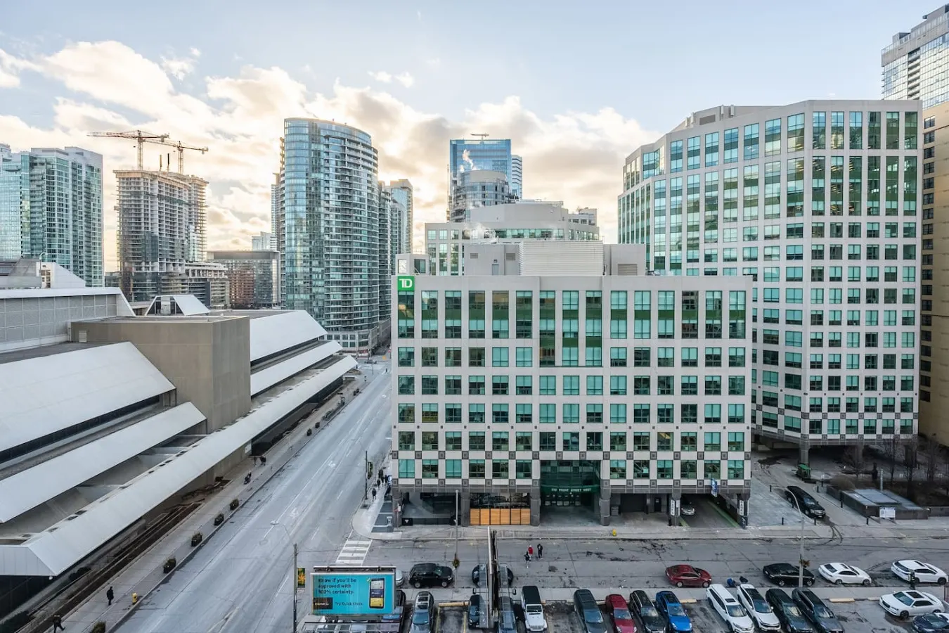 Modern 1BR+Den Walk Everywhere Free Parking 16