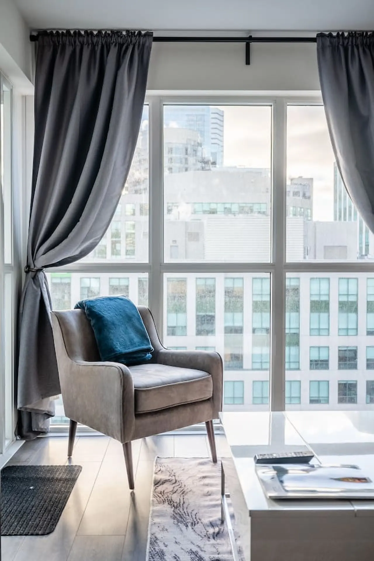 Modern 1BR+Den Walk Everywhere Free Parking 18