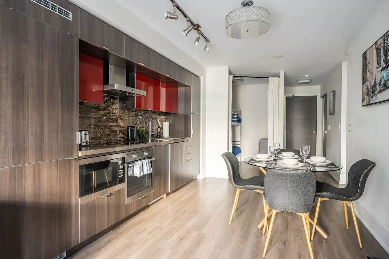Modern 1BR+Den Walk Everywhere Free Parking 6